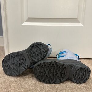 Brand New Boys Columbia Boots Size 2. Never worn. New in box!
